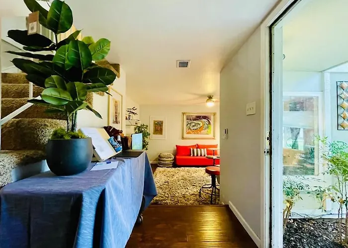 Artist\'S Condo With 2 Bedroom & Arcade