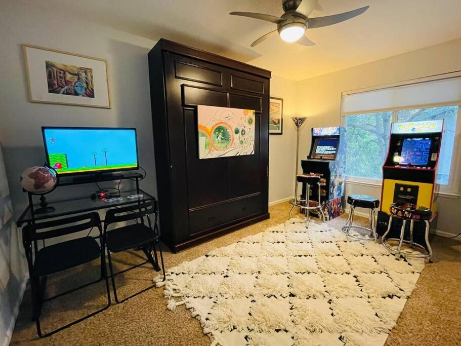 Artist's With 2 Bedroom & Arcade Sacramento