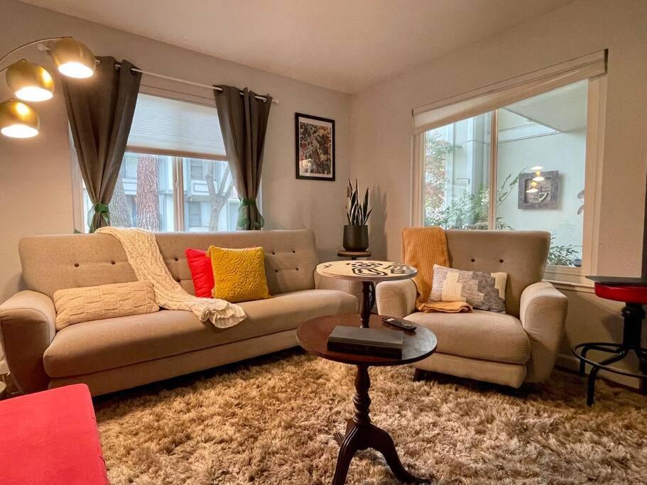 Artist's With 2 Bedroom & Arcade Holiday home *