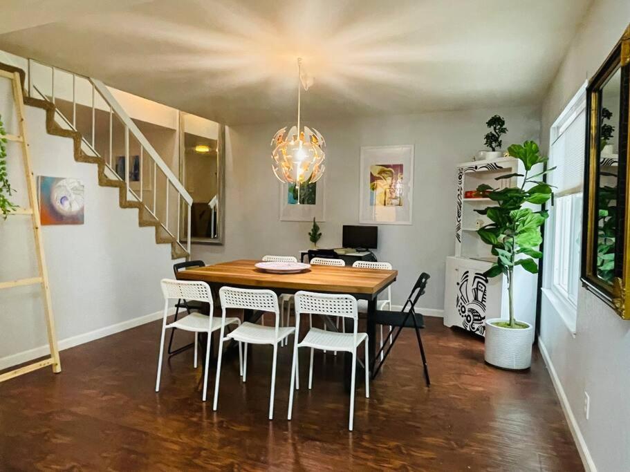 Artist's With 2 Bedroom & Arcade Holiday home Sacramento